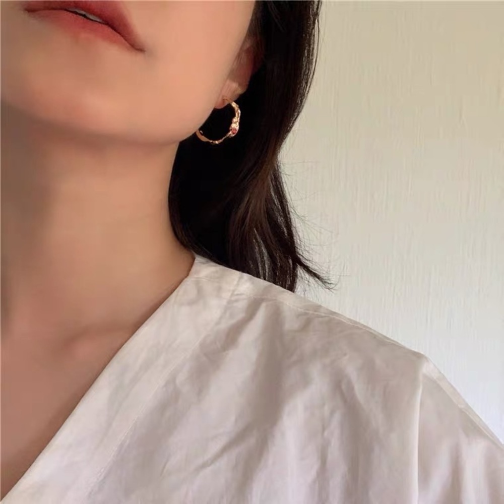 Geometric style gold pleated hoops